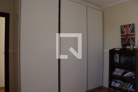 Casa à venda com 299m², 3 quartos e 4 vagasQuarto 1 - Armários