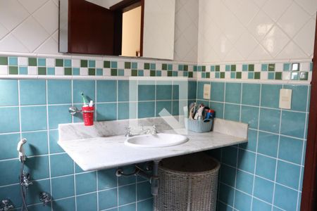 Casa à venda com 299m², 3 quartos e 4 vagasDetalhe do banheiro 1