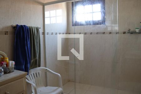 Casa à venda com 299m², 3 quartos e 4 vagasBanheiro do quarto 3