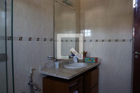 Casa à venda com 299m², 3 quartos e 4 vagasBanheiro do quarto 3