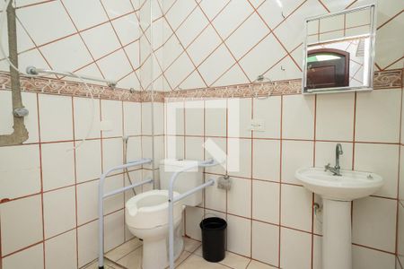 Casa à venda com 158m², 4 quartos e 2 vagas Casa à venda com 158m², 4 quartos e 2 vagasBanheiro de serviço