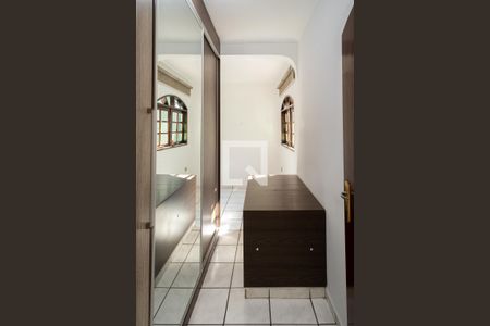 Casa à venda com 158m², 4 quartos e 2 vagas Casa à venda com 158m², 4 quartos e 2 vagasCloset - Suíte 2