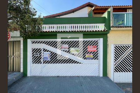 Casa à venda com 158m², 4 quartos e 2 vagas Casa à venda com 158m², 4 quartos e 2 vagasFachada