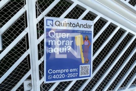 Casa à venda com 158m², 4 quartos e 2 vagas Casa à venda com 158m², 4 quartos e 2 vagasFachada