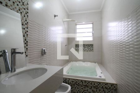 Casa à venda com 300m², 5 quartos e 2 vagasBanheiro da Suíte