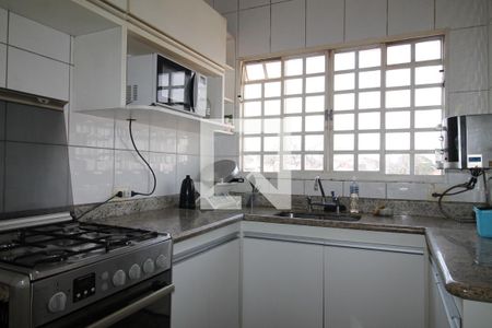 Casa à venda com 300m², 5 quartos e 2 vagasCozinha