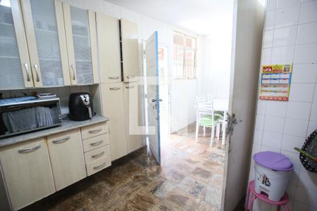 Casa à venda com 350m², 7 quartos e 1 vaga Casa à venda com 350m², 7 quartos e 1 vagaCozinha