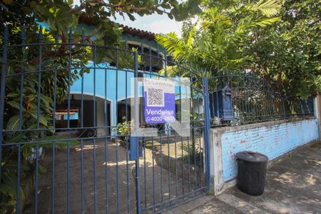 Casa à venda com 350m², 7 quartos e 1 vaga Casa à venda com 350m², 7 quartos e 1 vagaFachada