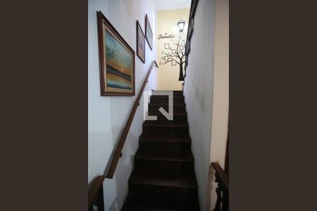 Casa à venda com 350m², 7 quartos e 1 vaga Casa à venda com 350m², 7 quartos e 1 vagaEscada