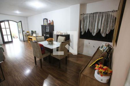 Casa à venda com 350m², 7 quartos e 1 vaga Casa à venda com 350m², 7 quartos e 1 vagaSala de jantar