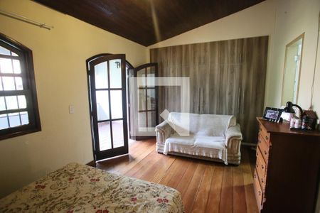 Casa à venda com 350m², 7 quartos e 1 vaga Casa à venda com 350m², 7 quartos e 1 vagaQuarto Suíte