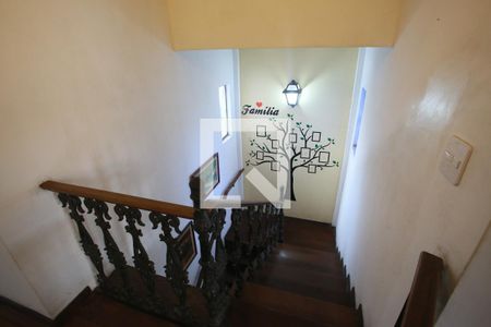 Casa à venda com 350m², 7 quartos e 1 vaga Casa à venda com 350m², 7 quartos e 1 vagaEscada