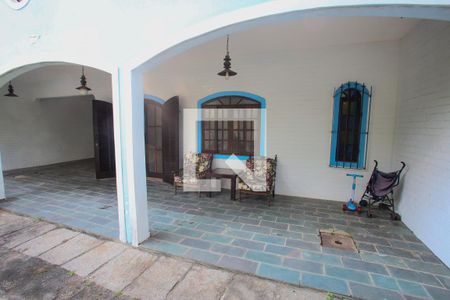 Casa à venda com 350m², 7 quartos e 1 vaga Casa à venda com 350m², 7 quartos e 1 vagaVaranda