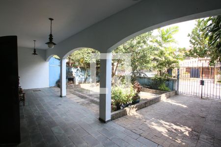 Casa à venda com 350m², 7 quartos e 1 vaga Casa à venda com 350m², 7 quartos e 1 vagaVaranda
