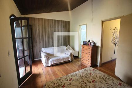 Casa à venda com 350m², 7 quartos e 1 vaga Casa à venda com 350m², 7 quartos e 1 vagaQuarto Suíte