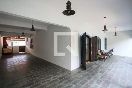 Casa à venda com 350m², 7 quartos e 1 vaga Casa à venda com 350m², 7 quartos e 1 vagaVaranda