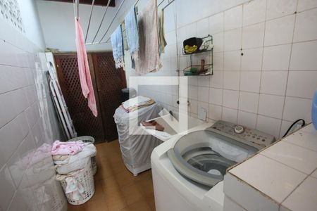 Casa à venda com 350m², 7 quartos e 1 vaga Casa à venda com 350m², 7 quartos e 1 vagaLavanderia