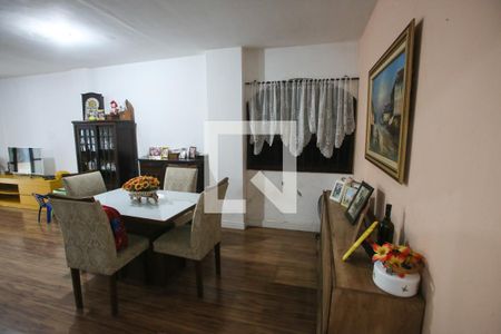 Casa à venda com 350m², 7 quartos e 1 vaga Casa à venda com 350m², 7 quartos e 1 vagaSala de jantar