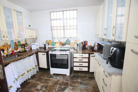 Casa à venda com 350m², 7 quartos e 1 vaga Casa à venda com 350m², 7 quartos e 1 vagaCozinha