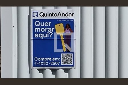 Casa à venda com 254m², 4 quartos e 8 vagas Casa à venda com 254m², 4 quartos e 8 vagasPlaquinha instalada no portão do imóvel