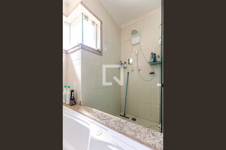 Casa à venda com 254m², 4 quartos e 8 vagas Casa à venda com 254m², 4 quartos e 8 vagasdetalhe do Banheiro da Suite