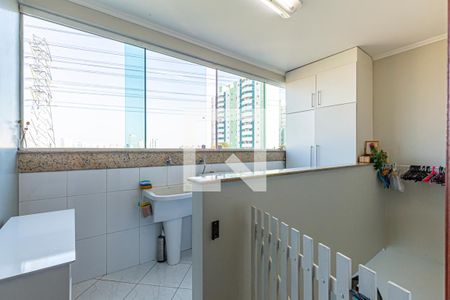 Casa à venda com 254m², 4 quartos e 8 vagas Casa à venda com 254m², 4 quartos e 8 vagasÁrea de Serviço