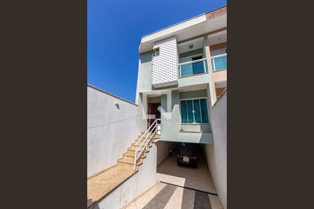 Casa à venda com 254m², 4 quartos e 8 vagas Casa à venda com 254m², 4 quartos e 8 vagasFrente do imóvel
