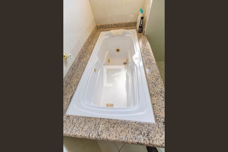 Casa à venda com 254m², 4 quartos e 8 vagas Casa à venda com 254m², 4 quartos e 8 vagasdetalhe do Banheiro da Suite