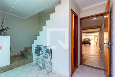 Casa à venda com 254m², 4 quartos e 8 vagas Casa à venda com 254m², 4 quartos e 8 vagasEscada Acesso Garagem