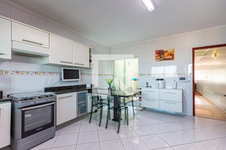 Casa à venda com 254m², 4 quartos e 8 vagas Casa à venda com 254m², 4 quartos e 8 vagasCozinha