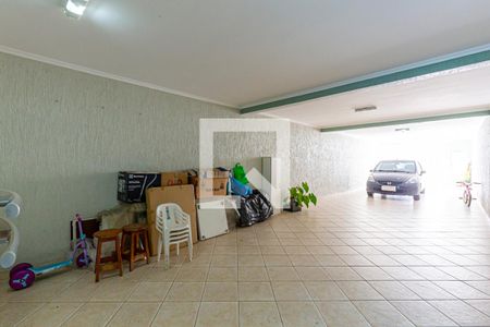 Casa à venda com 254m², 4 quartos e 8 vagas Casa à venda com 254m², 4 quartos e 8 vagasGaragem