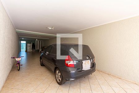 Casa à venda com 254m², 4 quartos e 8 vagas Casa à venda com 254m², 4 quartos e 8 vagasGaragem