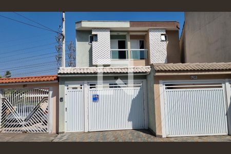 Casa à venda com 254m², 4 quartos e 8 vagas Casa à venda com 254m², 4 quartos e 8 vagasFachada