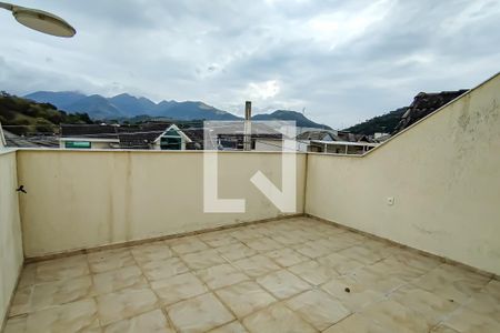 Casa à venda com 220m², 3 quartos e 1 vaga Casa à venda com 220m², 3 quartos e 1 vagaTerraço