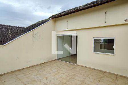 Casa à venda com 220m², 3 quartos e 1 vaga Casa à venda com 220m², 3 quartos e 1 vagaTerraço