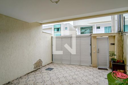 Casa à venda com 220m², 3 quartos e 1 vaga Casa à venda com 220m², 3 quartos e 1 vagaGaragem