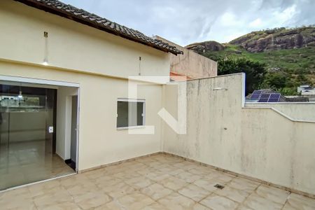 Casa à venda com 220m², 3 quartos e 1 vaga Casa à venda com 220m², 3 quartos e 1 vagaTerraço