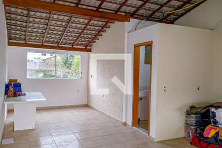 Casa à venda com 220m², 3 quartos e 1 vaga Casa à venda com 220m², 3 quartos e 1 vagaTerraço