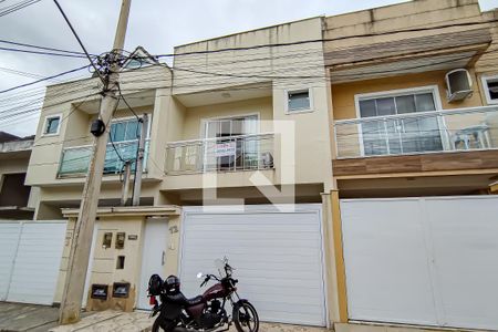 Casa à venda com 220m², 3 quartos e 1 vaga Casa à venda com 220m², 3 quartos e 1 vagaFachada