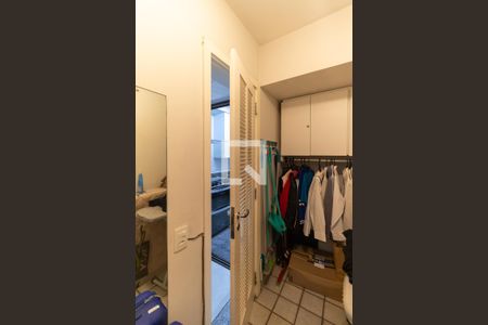 Apartamento à venda com 173m², 3 quartos e 3 vagas Apartamento à venda com 173m², 3 quartos e 3 vagasQuarto de Serviço