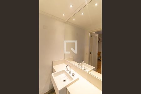 Apartamento à venda com 173m², 3 quartos e 3 vagas Apartamento à venda com 173m², 3 quartos e 3 vagasBanheiro da Suíte 1
