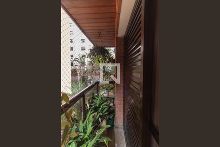 Apartamento à venda com 173m², 3 quartos e 3 vagas Apartamento à venda com 173m², 3 quartos e 3 vagasVaranda da Suíte 2