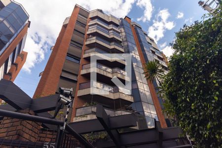 Apartamento à venda com 173m², 3 quartos e 3 vagas Apartamento à venda com 173m², 3 quartos e 3 vagasFachada