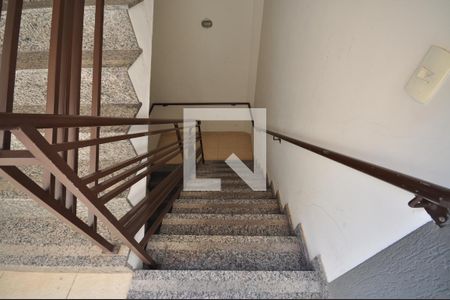 Casa de condomínio à venda com 33m², 1 quarto e 1 vagaEscada