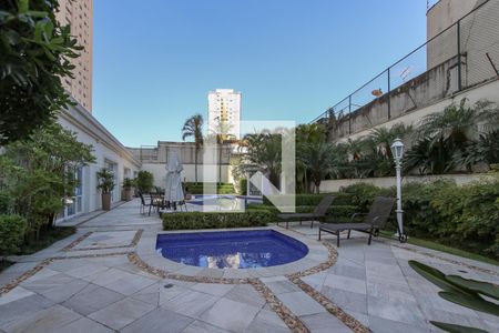 Apartamento à venda com 396m², 4 quartos e 5 vagas Apartamento à venda com 396m², 4 quartos e 5 vagasPiscina