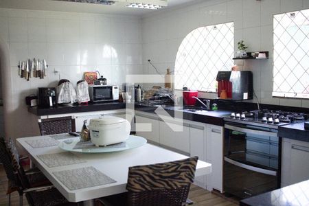 Casa para alugar com 492m², 3 quartos e 5 vagas Casa para alugar com 492m², 3 quartos e 5 vagasCozinha - Armários