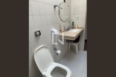 Casa para alugar com 492m², 3 quartos e 5 vagasBanheiro