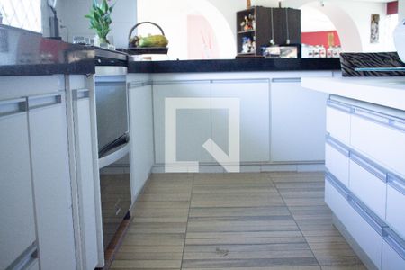 Casa para alugar com 492m², 3 quartos e 5 vagas Casa para alugar com 492m², 3 quartos e 5 vagasCozinha - Armários