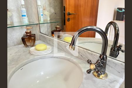Casa à venda com 244m², 3 quartos e 3 vagas Casa à venda com 244m², 3 quartos e 3 vagasBanheiro da Suíte 3