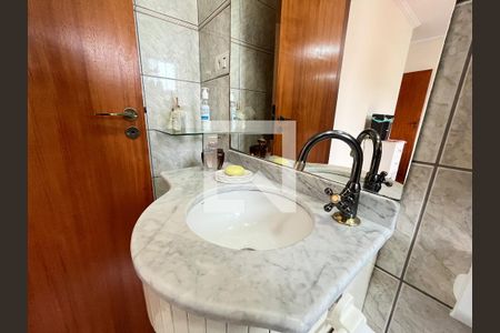 Casa à venda com 244m², 3 quartos e 3 vagas Casa à venda com 244m², 3 quartos e 3 vagasBanheiro da Suíte 3
